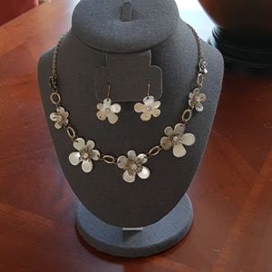 Cute 20" silver necklace with matching earrings!